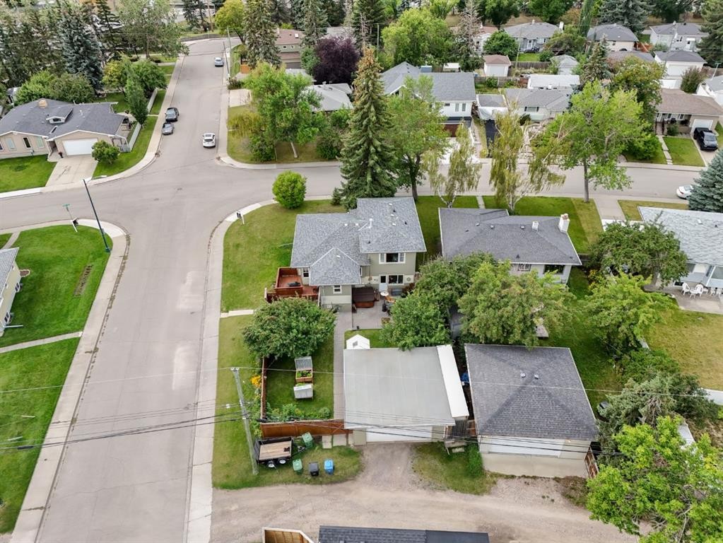 2204 Halifax Crescent Nw, Calgary, AB - Outdoor With View
