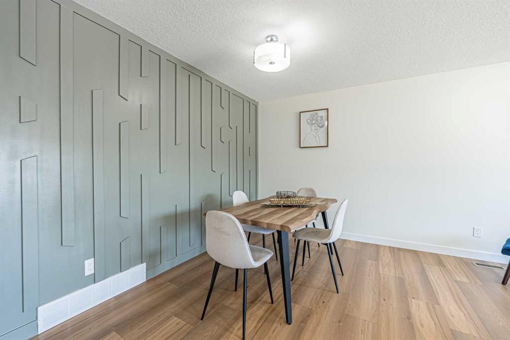 20 Castlegrove Way Ne, Calgary, AB - Indoor Photo Showing Dining Room