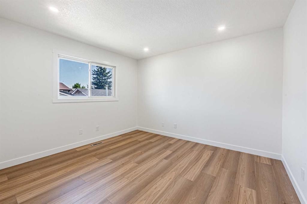 20 Castlegrove Way Ne, Calgary, AB - Indoor Photo Showing Other Room