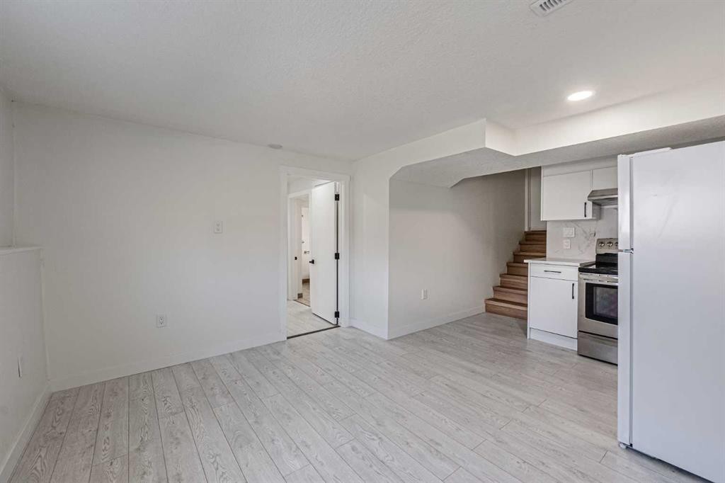 20 Castlegrove Way Ne, Calgary, AB - Indoor Photo Showing Kitchen