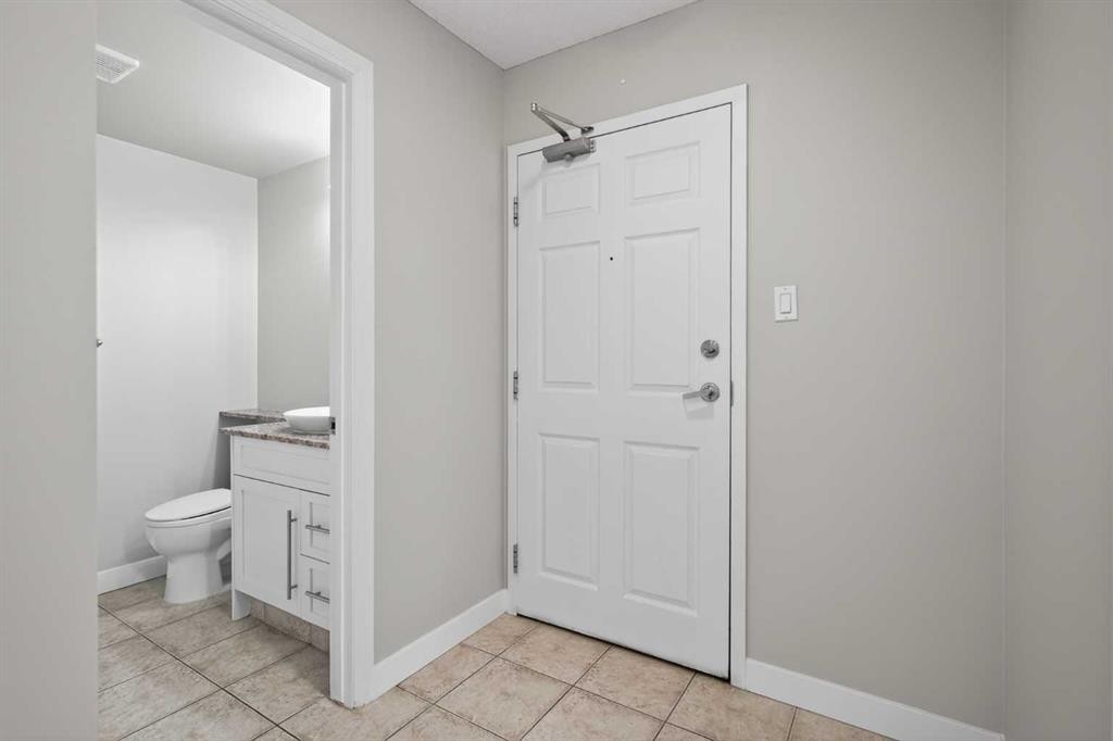 116-790 Kingsmere Crescent Sw, Calgary, AB - Indoor Photo Showing Bathroom