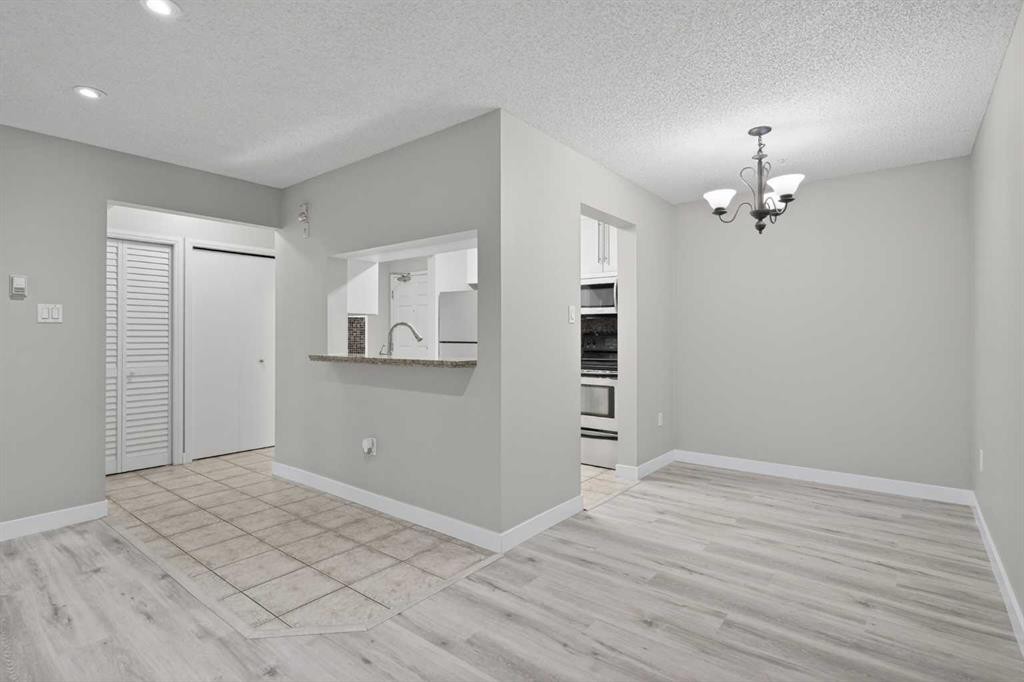 116-790 Kingsmere Crescent Sw, Calgary, AB - Indoor Photo Showing Other Room