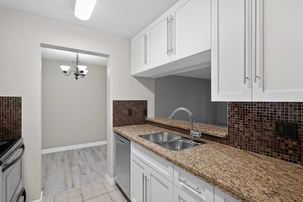 116-790 Kingsmere Crescent Sw, Calgary, AB - Indoor Photo Showing Kitchen With Double Sink