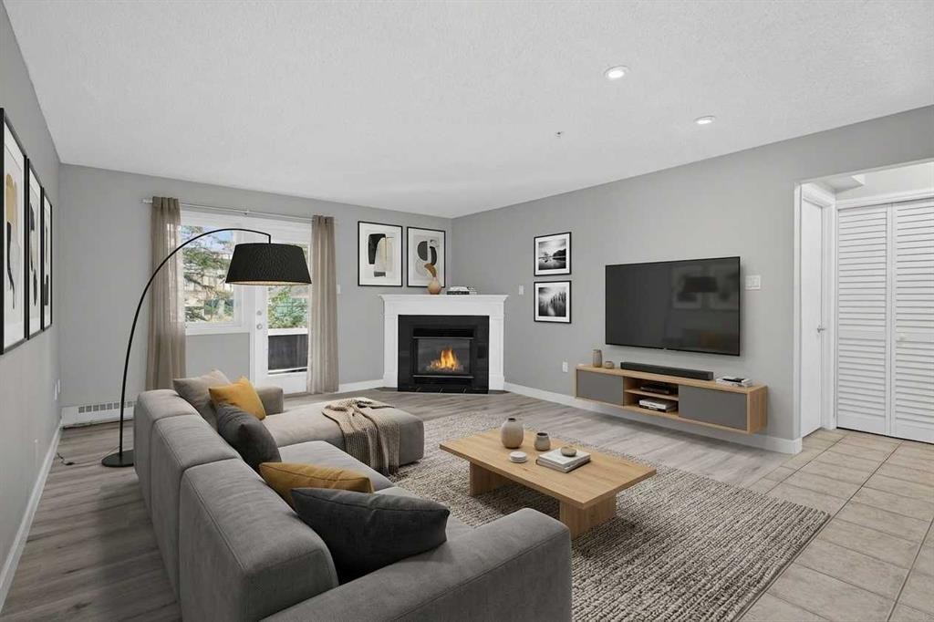 116-790 Kingsmere Crescent Sw, Calgary, AB - Indoor Photo Showing Living Room With Fireplace