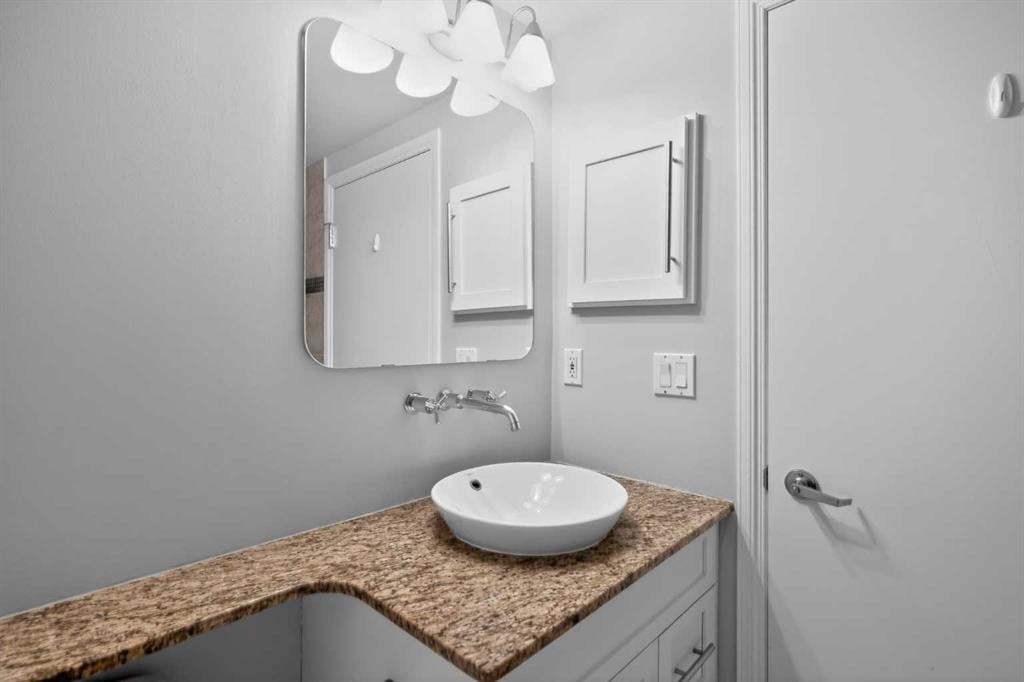 116-790 Kingsmere Crescent Sw, Calgary, AB - Indoor Photo Showing Bathroom