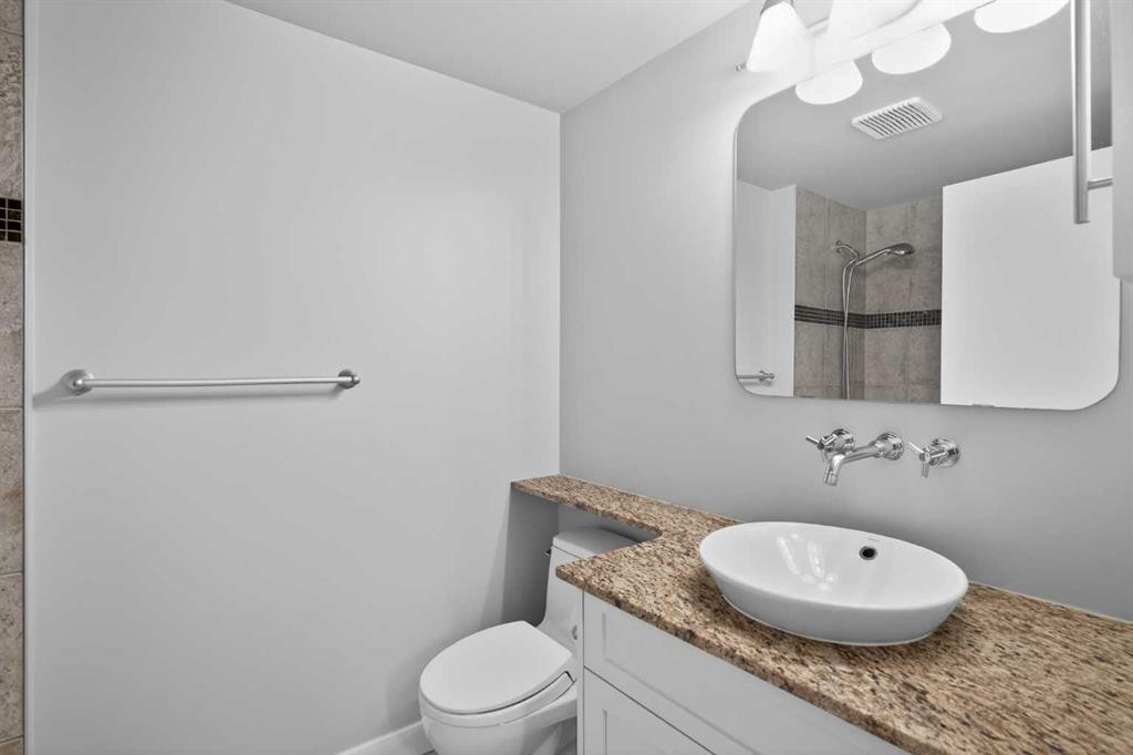 116-790 Kingsmere Crescent Sw, Calgary, AB - Indoor Photo Showing Bathroom