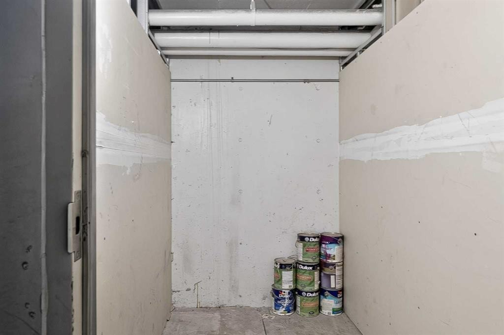 116-790 Kingsmere Crescent Sw, Calgary, AB - Indoor Photo Showing Garage