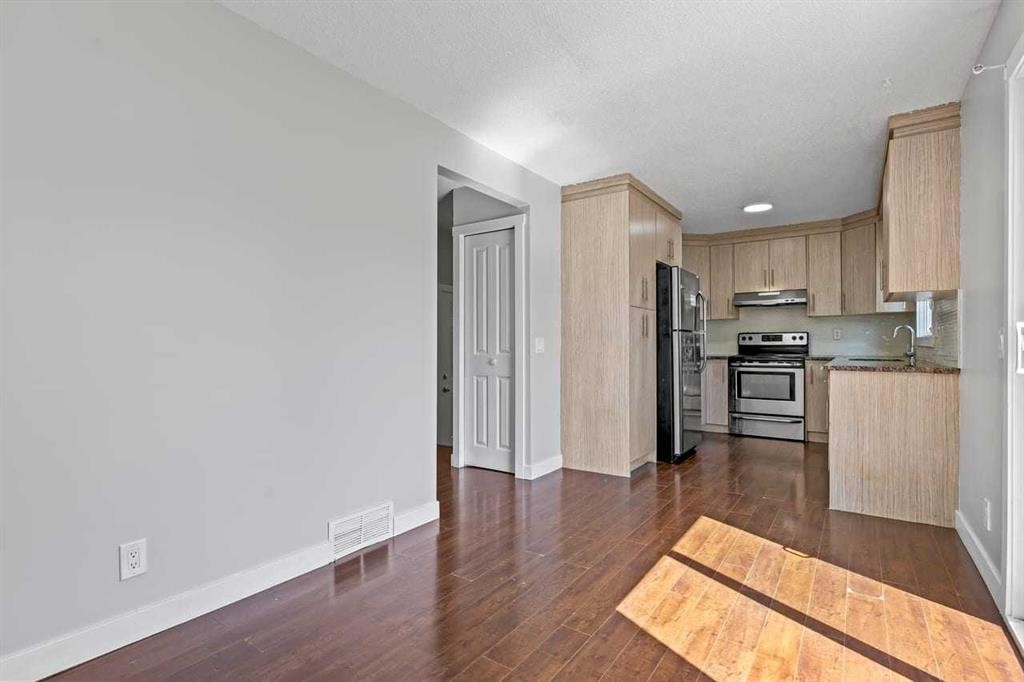 767 Whitehill Way Ne, Calgary, AB - Indoor Photo Showing Kitchen