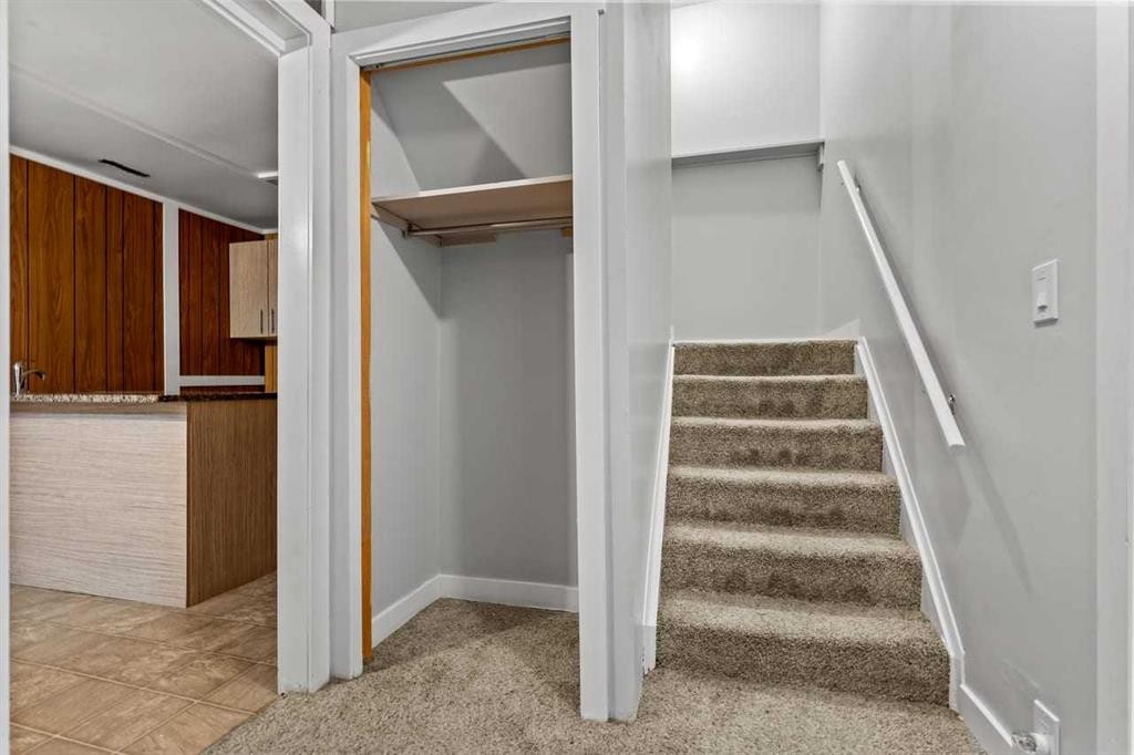 767 Whitehill Way Ne, Calgary, AB - Indoor Photo Showing Other Room