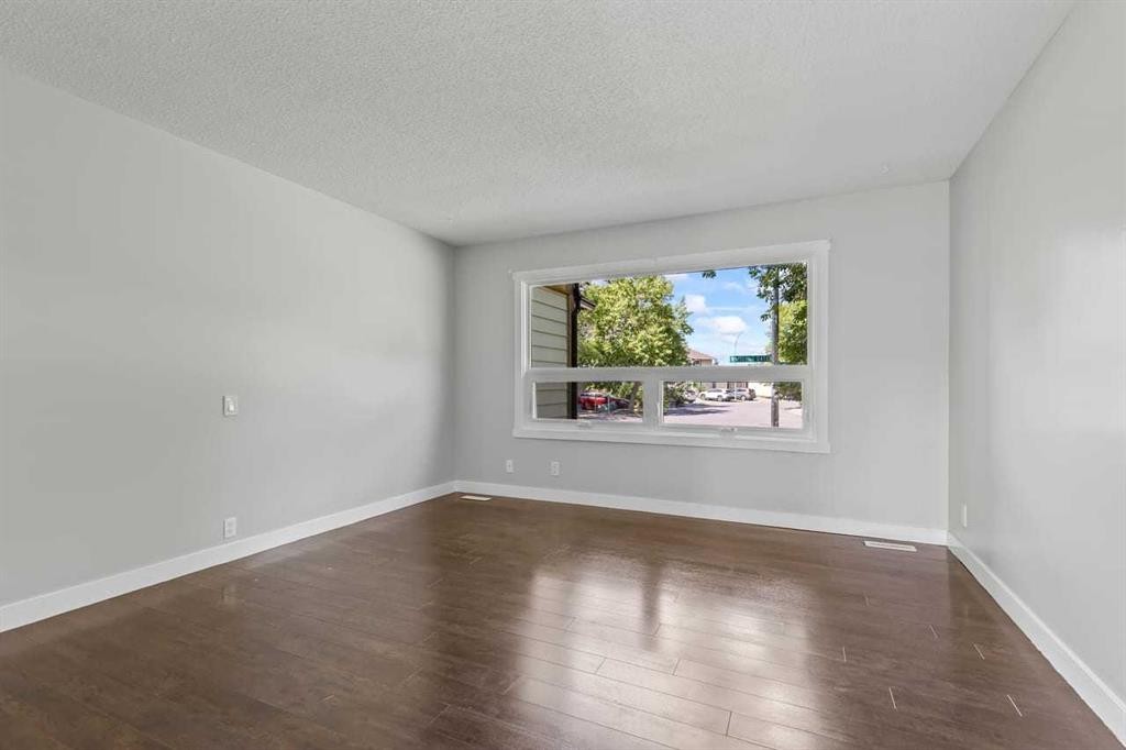 767 Whitehill Way Ne, Calgary, AB - Indoor