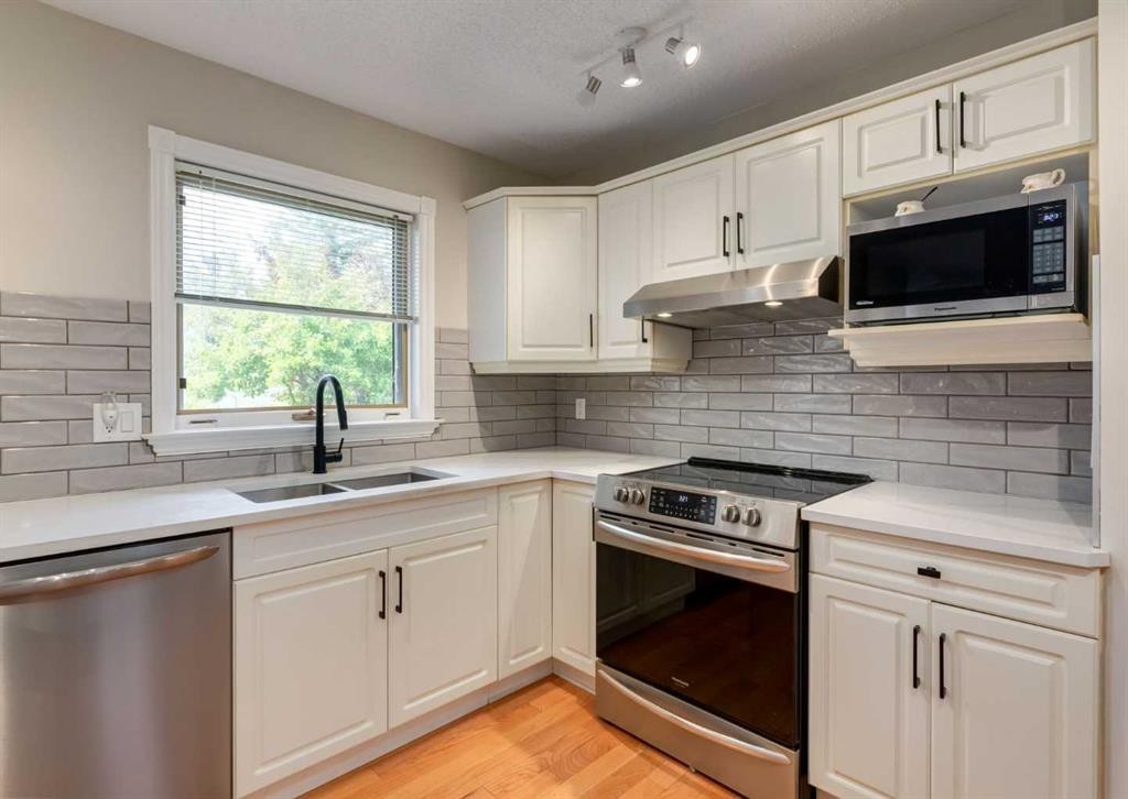 63 Arbour Lake Drive Nw, Calgary, AB - Indoor Photo Showing Kitchen With Stainless Steel Kitchen With Double Sink With Upgraded Kitchen