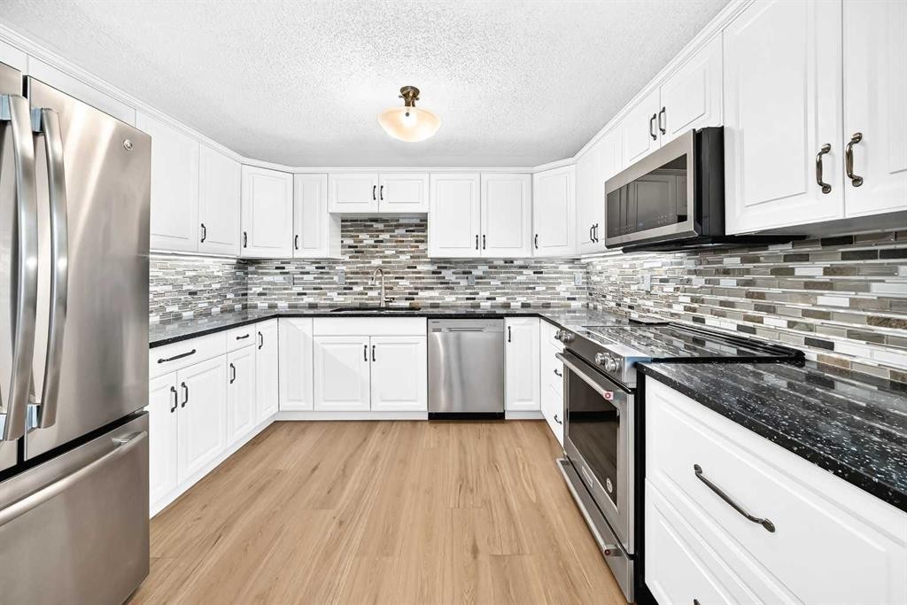 8 Hawkfield Crescent Nw, Calgary, AB - Outdoor