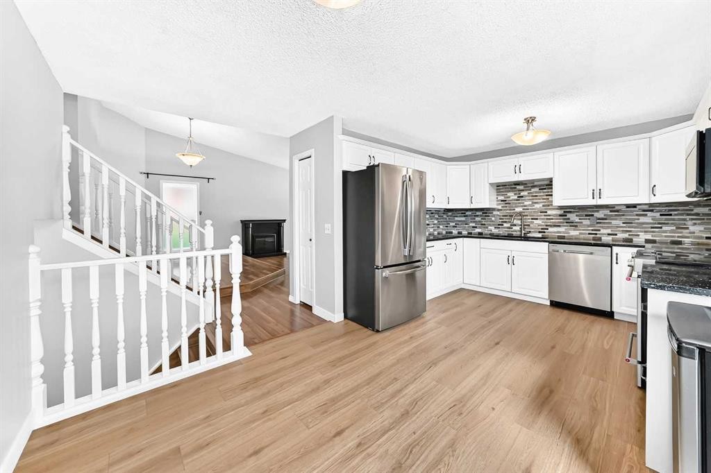 8 Hawkfield Crescent Nw, Calgary, AB - Indoor Photo Showing Kitchen With Upgraded Kitchen