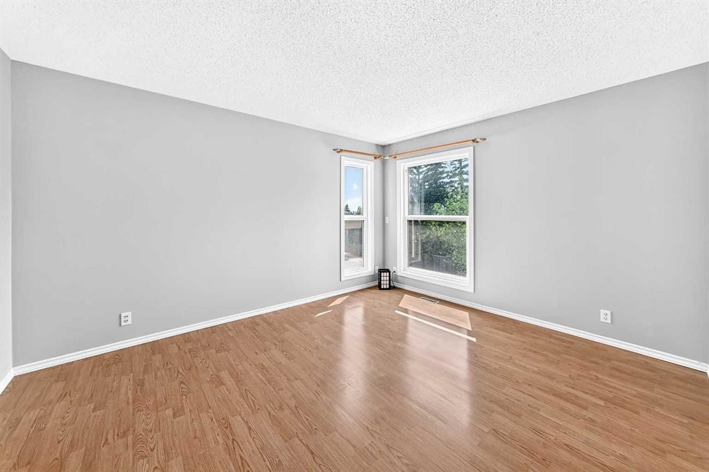 8 Hawkfield Crescent Nw, Calgary, AB - Indoor Photo Showing Other Room