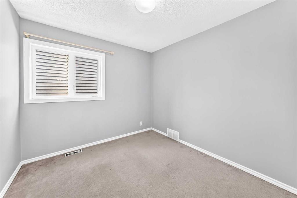 8 Hawkfield Crescent Nw, Calgary, AB - Indoor Photo Showing Other Room