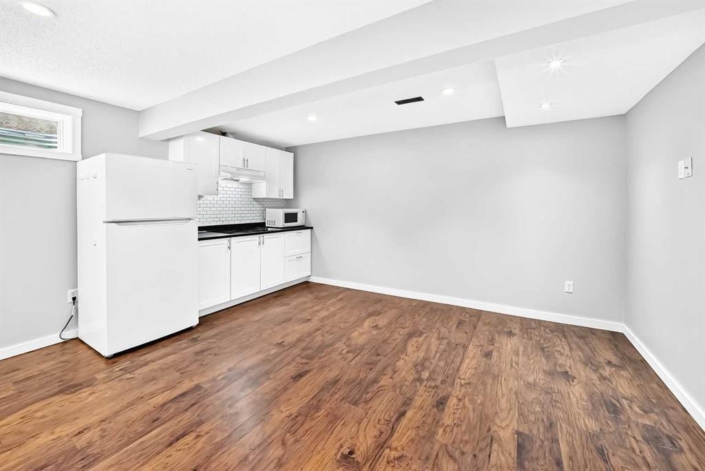 8 Hawkfield Crescent Nw, Calgary, AB - Indoor