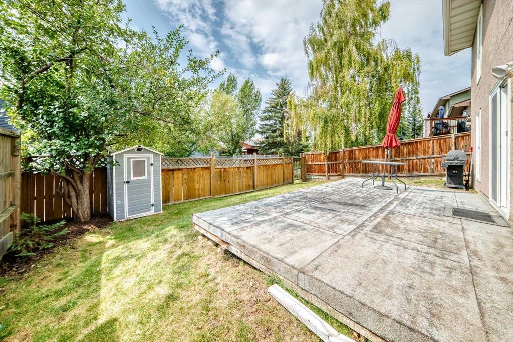 8 Hawkfield Crescent Nw, Calgary, AB - Outdoor