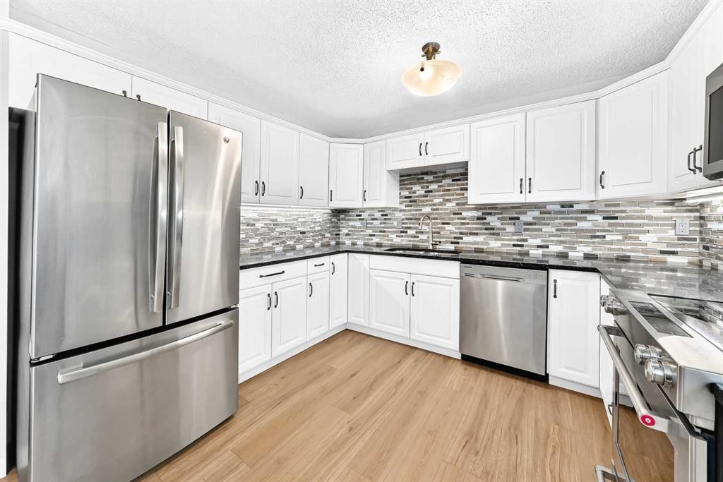 8 Hawkfield Crescent Nw, Calgary, AB - Indoor Photo Showing Kitchen With Upgraded Kitchen