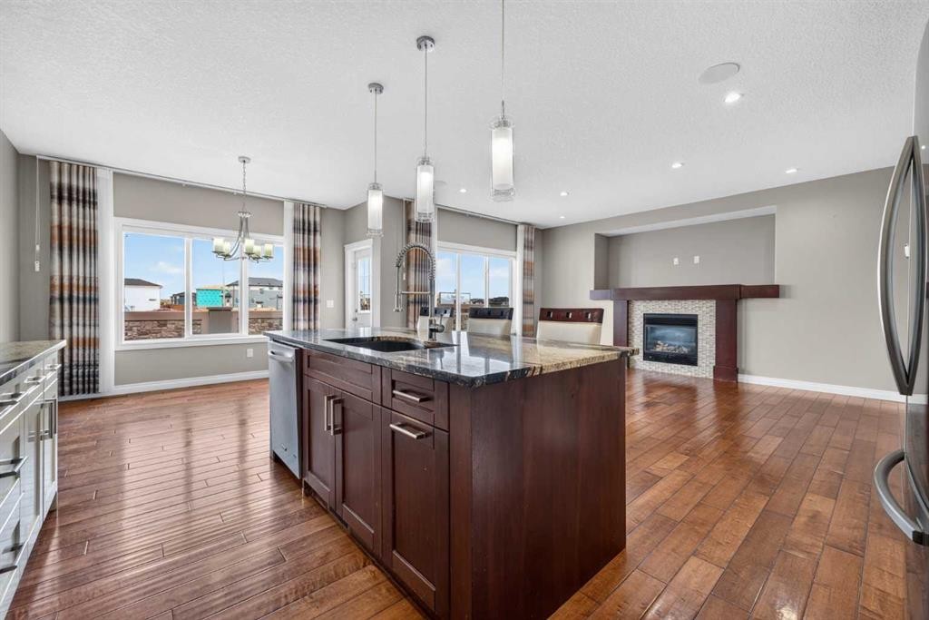 148 Evansborough Way Nw, Calgary, AB - Indoor Photo Showing Kitchen With Upgraded Kitchen