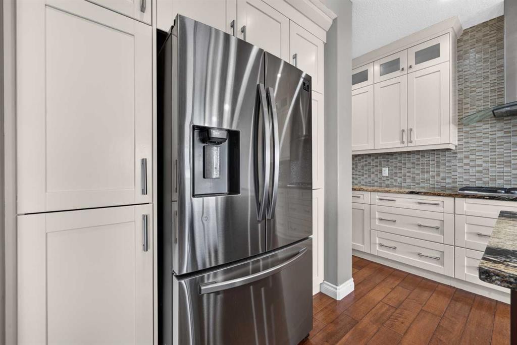 148 Evansborough Way Nw, Calgary, AB - Indoor Photo Showing Kitchen With Upgraded Kitchen