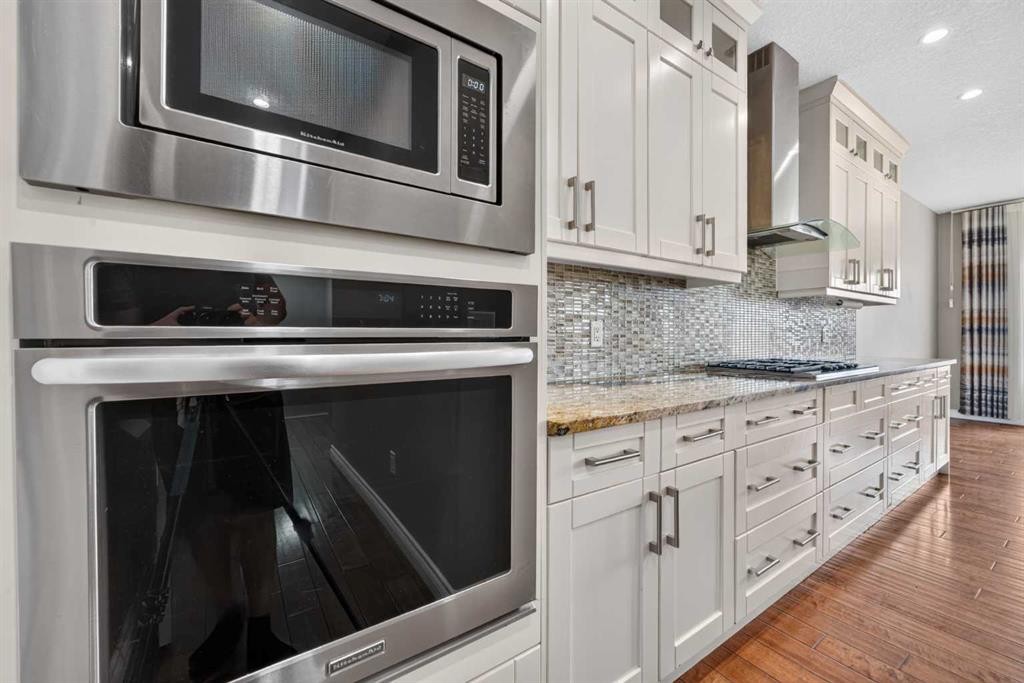 148 Evansborough Way Nw, Calgary, AB - Indoor Photo Showing Kitchen