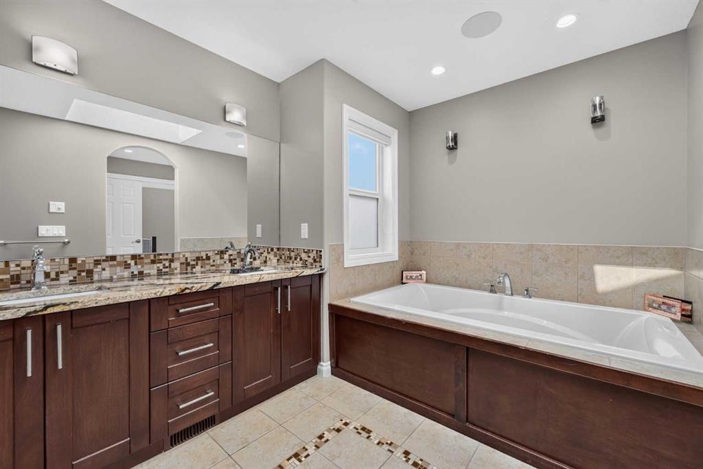 148 Evansborough Way Nw, Calgary, AB - Indoor Photo Showing Bathroom