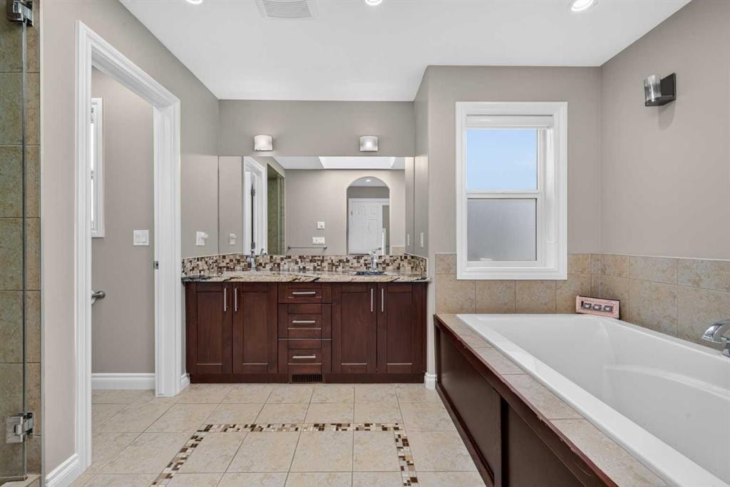 148 Evansborough Way Nw, Calgary, AB - Indoor Photo Showing Bathroom
