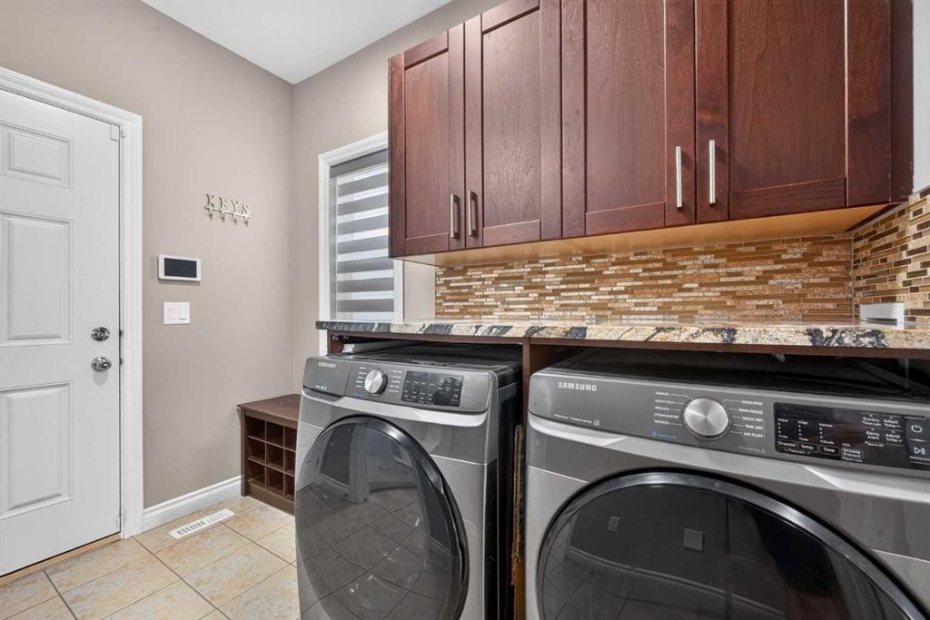148 Evansborough Way Nw, Calgary, AB - Indoor Photo Showing Laundry Room