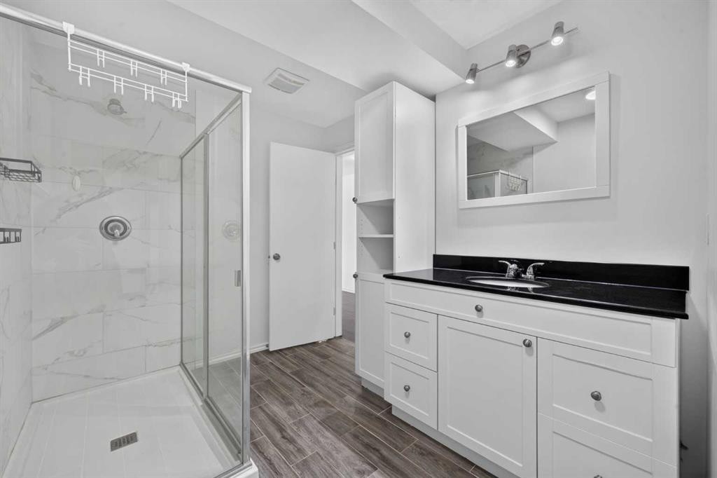 148 Evansborough Way Nw, Calgary, AB - Indoor Photo Showing Bathroom