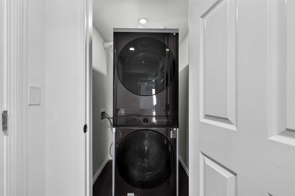 148 Evansborough Way Nw, Calgary, AB - Indoor Photo Showing Laundry Room