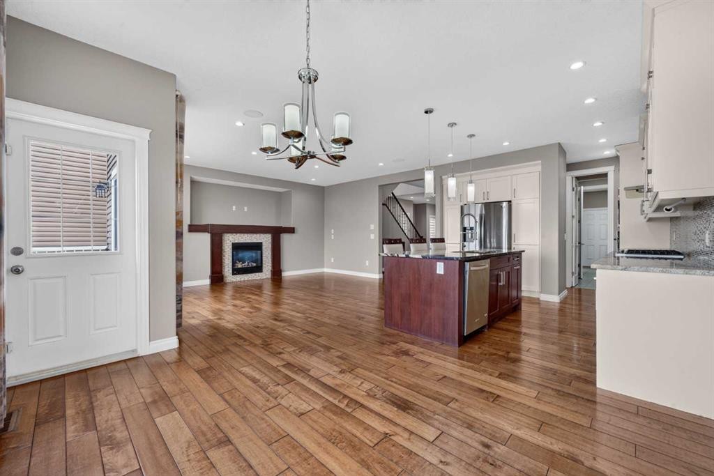 148 Evansborough Way Nw, Calgary, AB - Indoor Photo Showing Kitchen With Upgraded Kitchen
