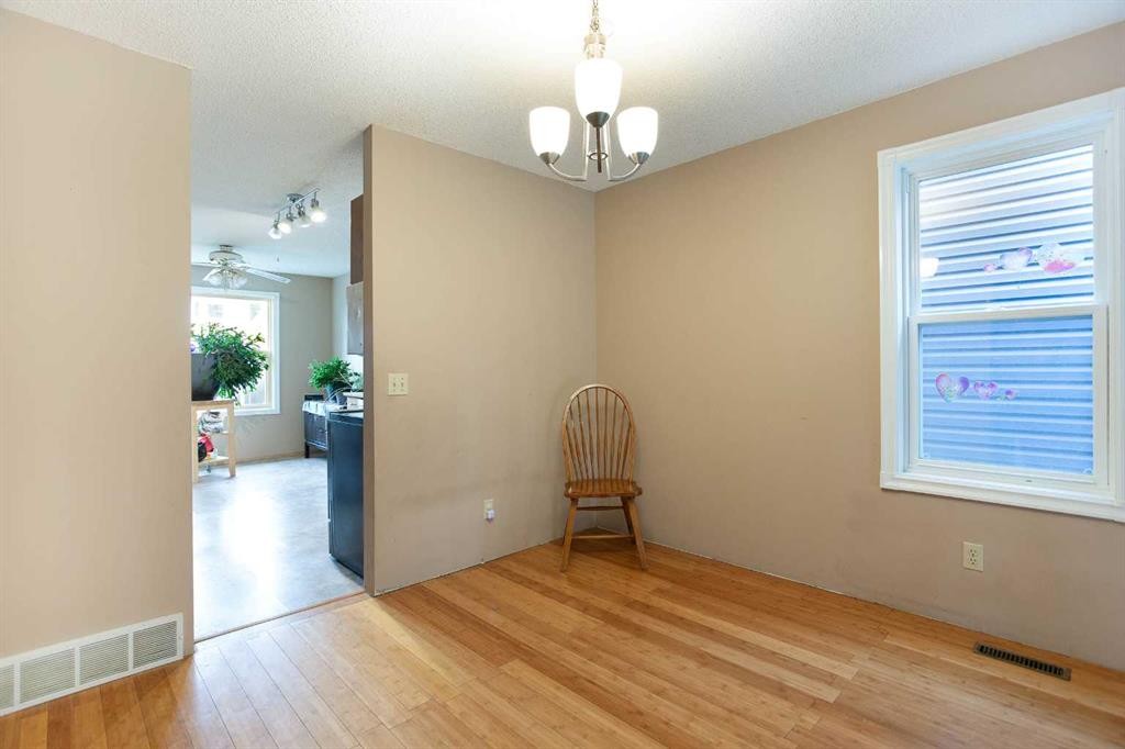 127 Shawinigan Drive Sw, Calgary, AB - Indoor Photo Showing Other Room