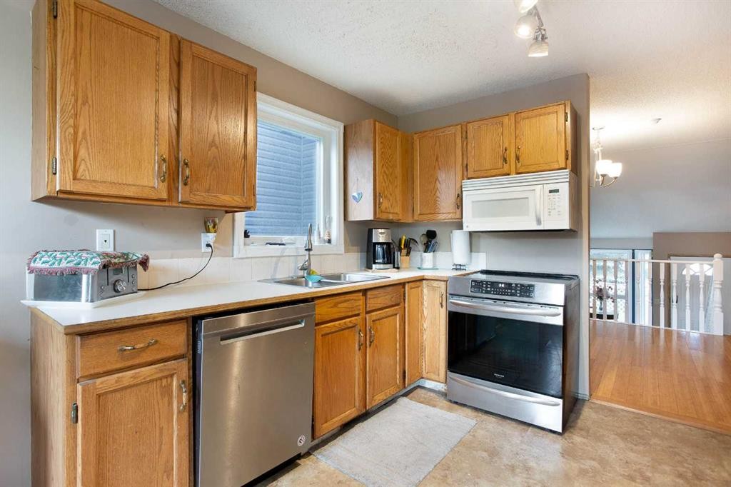 127 Shawinigan Drive Sw, Calgary, AB - Indoor Photo Showing Kitchen With Double Sink