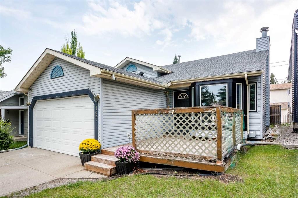 127 Shawinigan Drive Sw, Calgary, AB - Outdoor With Exterior