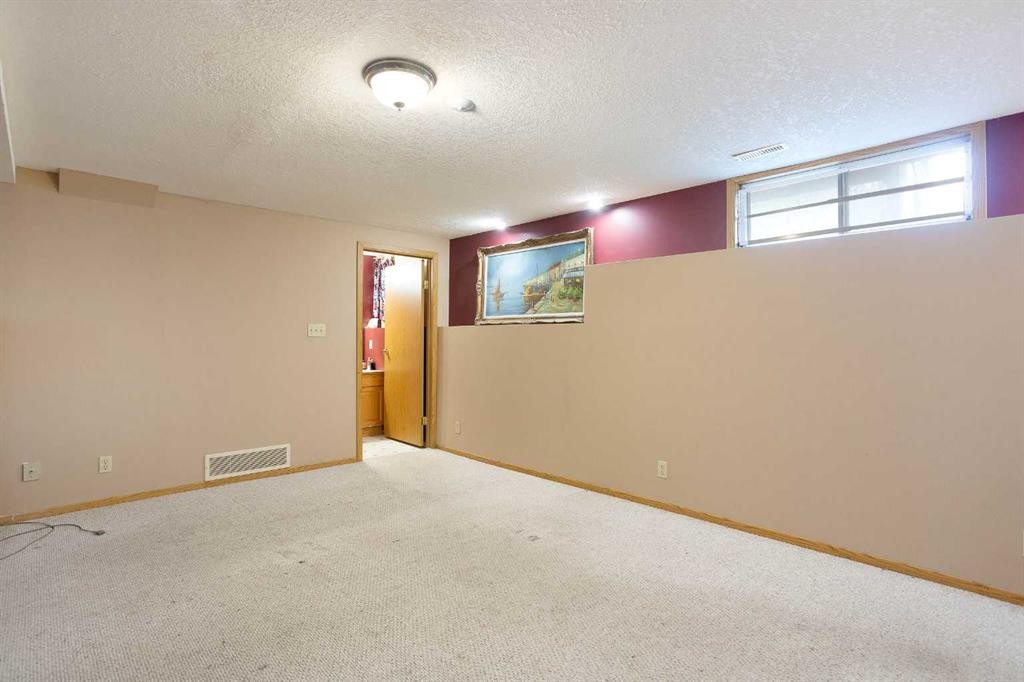127 Shawinigan Drive Sw, Calgary, AB - Indoor