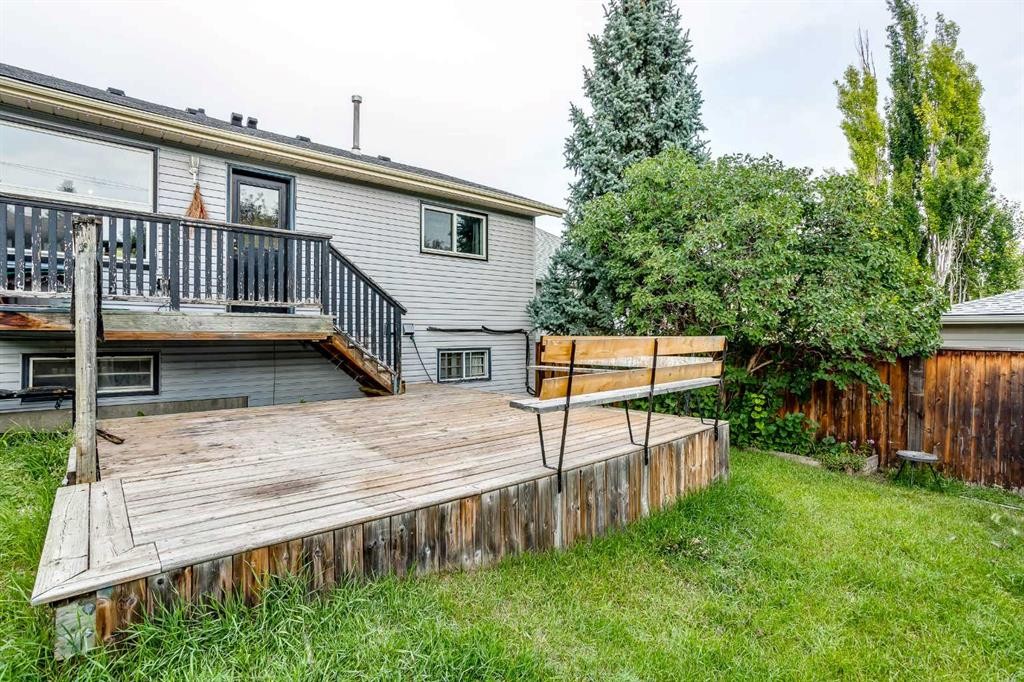 127 Shawinigan Drive Sw, Calgary, AB - Outdoor With Deck Patio Veranda