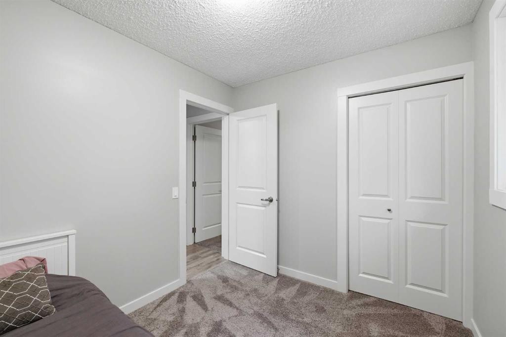 327 Lynnview Way Se, Calgary, AB