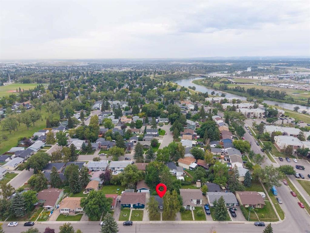 327 Lynnview Way Se, Calgary, AB