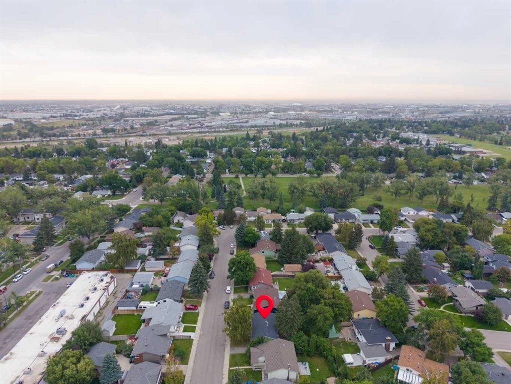 327 Lynnview Way Se, Calgary, AB