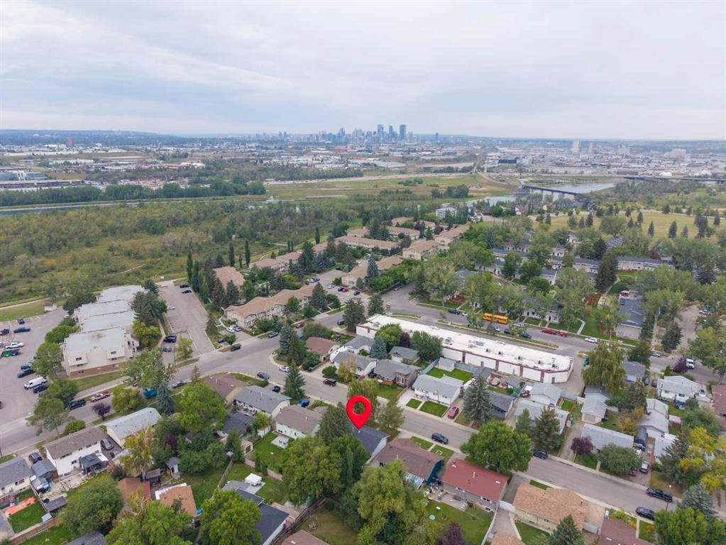 327 Lynnview Way Se, Calgary, AB