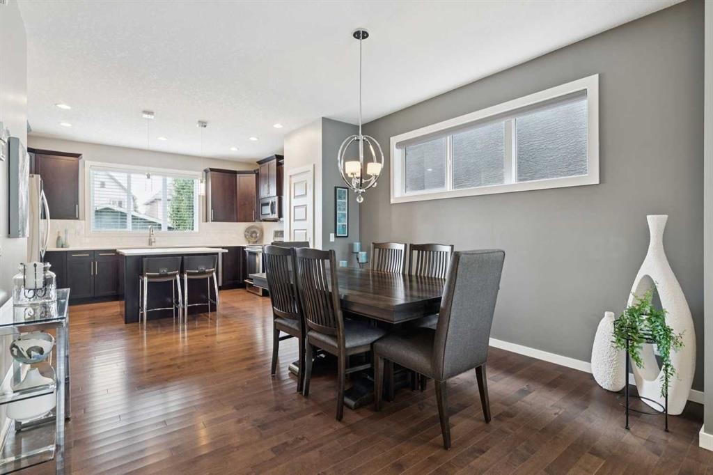 246 Mahogany Heights Se, Calgary, AB - Indoor Photo Showing Dining Room