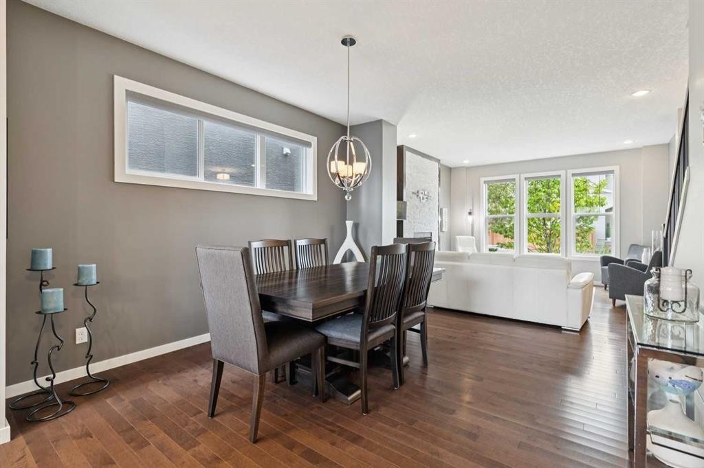 246 Mahogany Heights Se, Calgary, AB - Indoor Photo Showing Dining Room