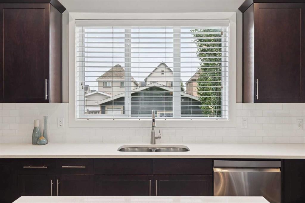 246 Mahogany Heights Se, Calgary, AB - Indoor Photo Showing Kitchen With Double Sink