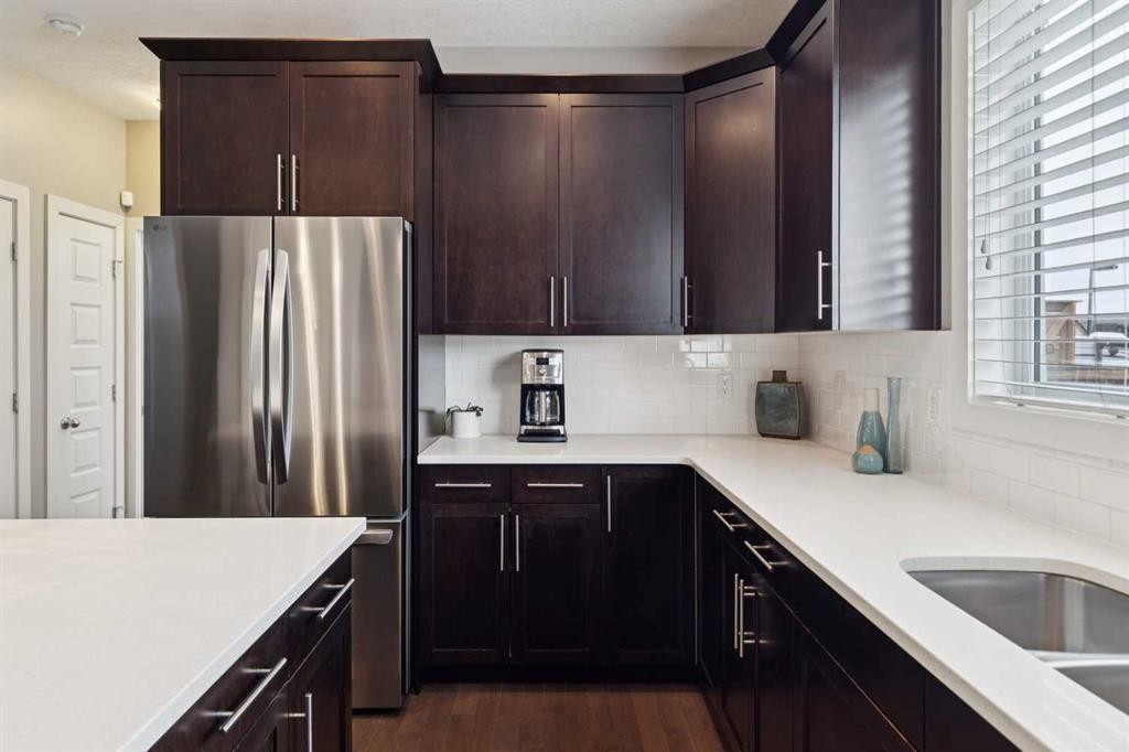 246 Mahogany Heights Se, Calgary, AB - Indoor Photo Showing Kitchen With Stainless Steel Kitchen