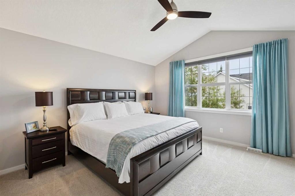 246 Mahogany Heights Se, Calgary, AB - Indoor Photo Showing Bedroom