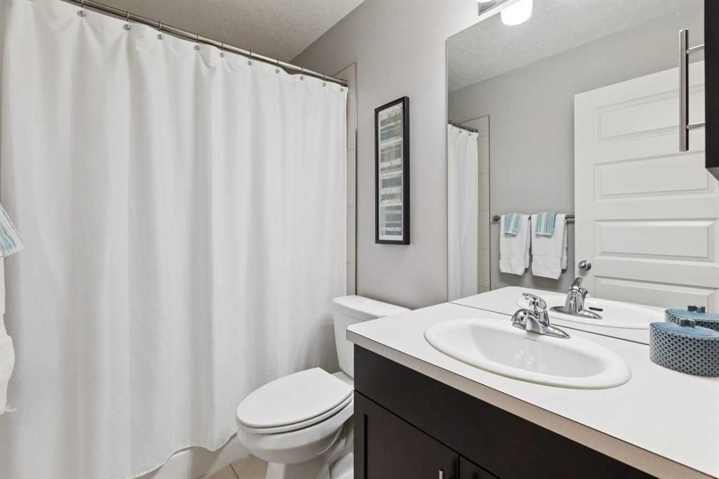 246 Mahogany Heights Se, Calgary, AB - Indoor Photo Showing Bathroom
