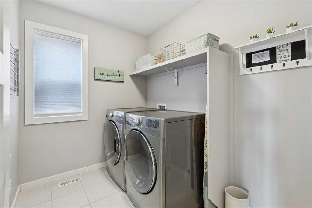 246 Mahogany Heights Se, Calgary, AB - Indoor Photo Showing Laundry Room