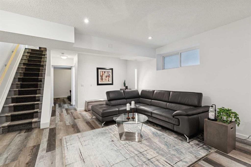 246 Mahogany Heights Se, Calgary, AB - Indoor Photo Showing Living Room