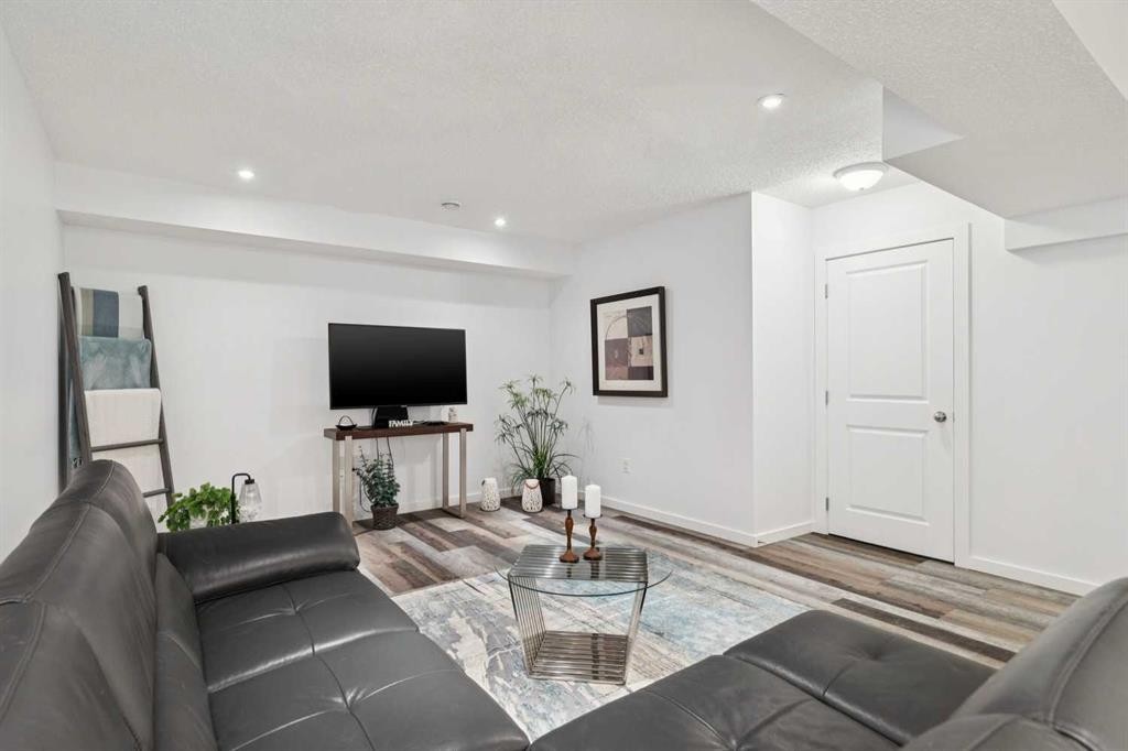 246 Mahogany Heights Se, Calgary, AB - Indoor Photo Showing Living Room