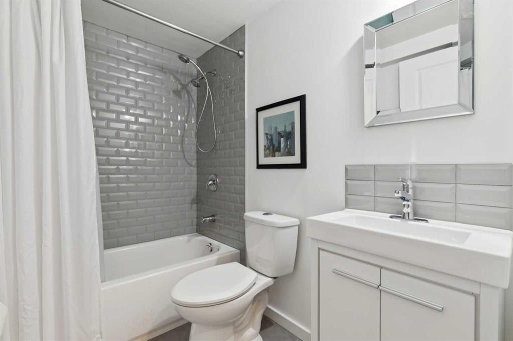 246 Mahogany Heights Se, Calgary, AB - Indoor Photo Showing Bathroom